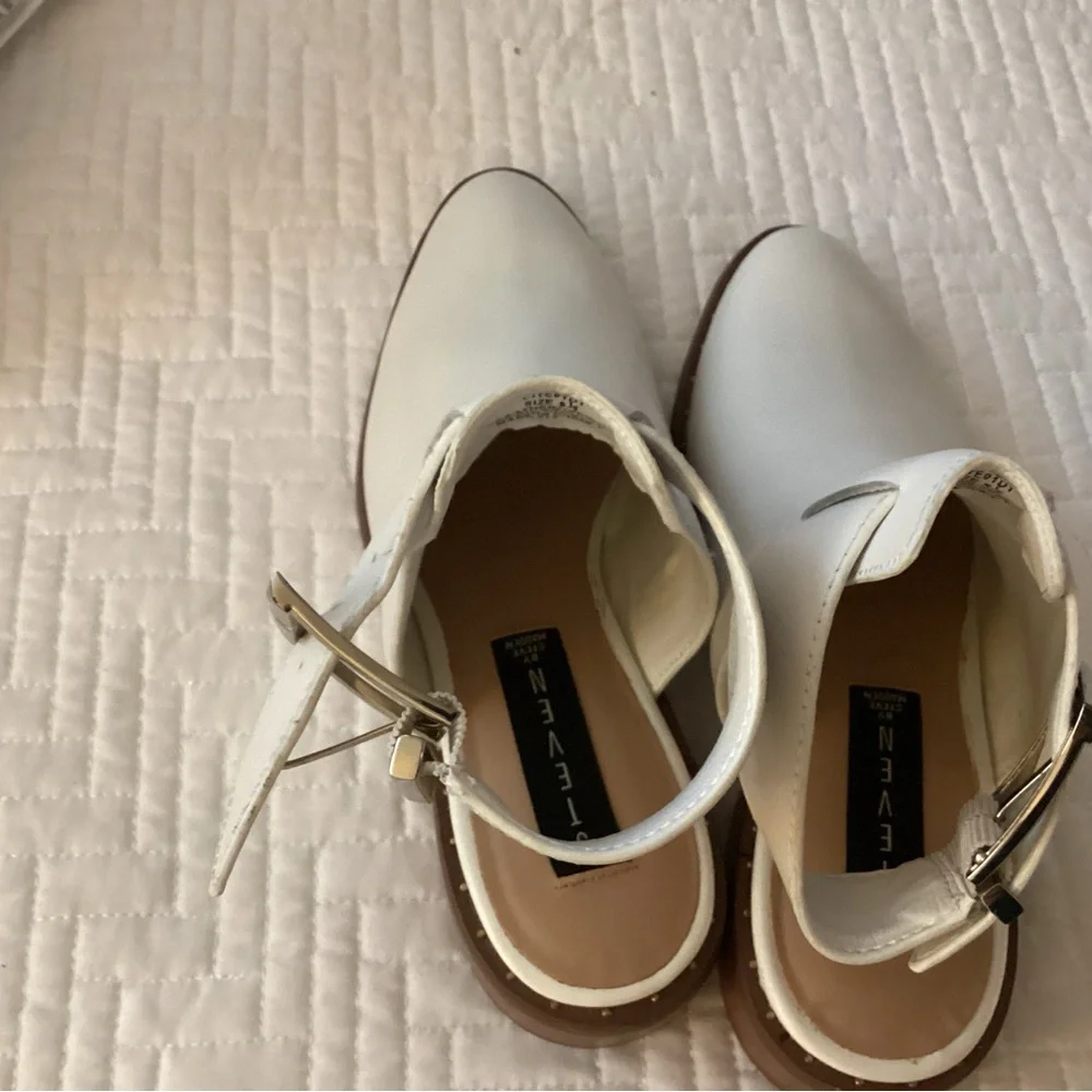 Women’s Booties - Picture 4 of 4